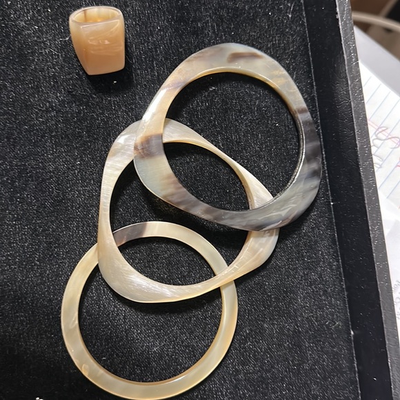 Buffalo horn bracelet Size  6.35 cm and ring size 7. - Picture 2 of 4